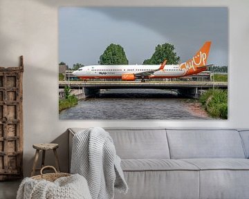 Sky Up Boeing 737 bezoekt Schiphol.