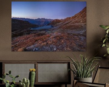 Landschap met het Il-meer in Wallis bij zonsondergang van Martin Steiner