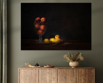Stilleven met appels en citroenen in Caravaggio licht . van Saskia Dingemans Awarded Photographer