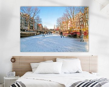 Schaatsen op de Prinsengracht in de winter in Amsterdam van Eye on You