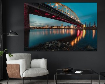 Le pont John Frost pendant la soirée bleue à Arnhem - Pays-Bas