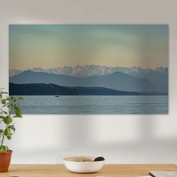 Petit voilier sur le lac Starnberg près de Bernried en Haute-Bavière sur Robert Ruidl