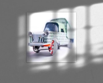 Oldtimer Vrachtwagen Auto Close-up van handmatig gemaakte tinnen speelgoed auto in miniatuur vorm