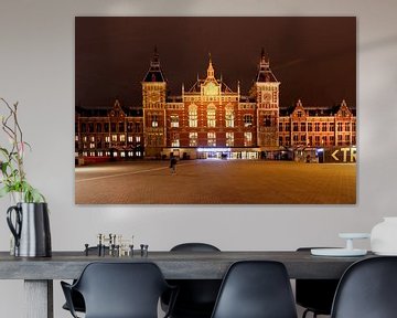 Hauptbahnhof in Amsterdam am Abend von Eye on You