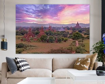 Oude historische tempels in Bagan Myanmar met zonsondergang van Eye on You