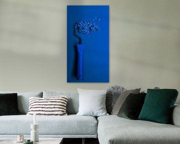 Blue flowers paint roller by MirjamCornelissen - Fotografie