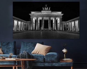 Nachtopname Brandenburger Tor in monochroom