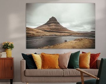 Kirkjufell Berg in IJsland - Liggend van Timewall by Fay