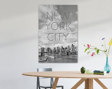 NYC Brooklyn Bridge & Lower Manhattan | Tekst & Skyline van Melanie Viola