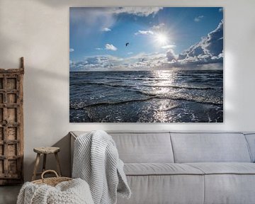 Wellen mit Sonne an der Nordsee von Animaflora PicsStock