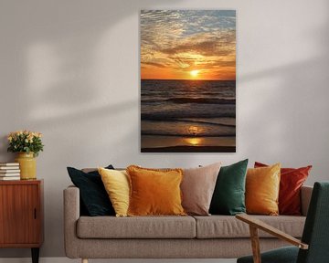 Sonnenuntergang gespiegelt im Hochformat auf Sylt von Martin Flechsig