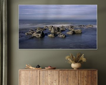 Des rochers dans le ressac de la mer sur Frank Amez (Alstamarisphotography)