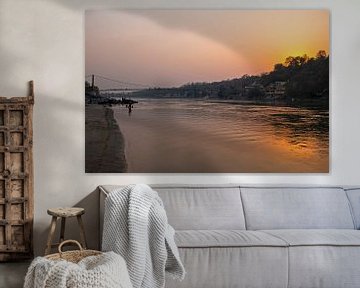 Der heilige Fluss Ganges bei Laxmanjhula in Indien Asien bei Sonnenuntergang von Eye on You