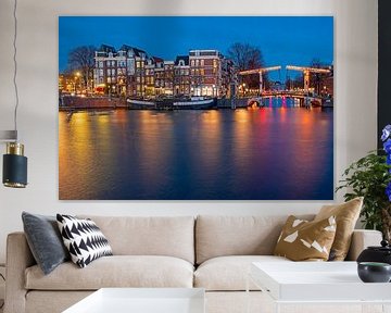 Stadsgezicht van Amsterdam met zonsondergang aan de Amstel van Eye on You