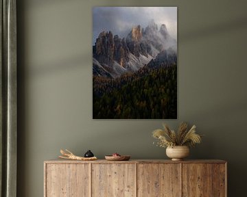 Laatse zonlicht op de bergpieken van de Italiaanse Dolomieten. van Jos Pannekoek