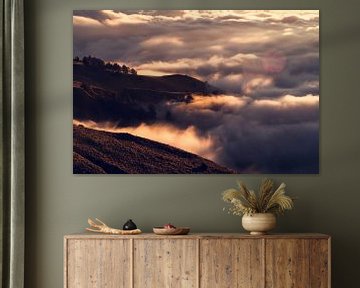 Lange belichting van wolken en bergen met uitzicht vanaf Mount Rinjani in Lombok, Indonesië van Shanti Hesse