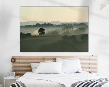 Paysage brumeux de plaine à Uzerche (France)