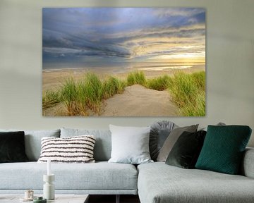Zonsopgang in de duinen van het eiland Texel met een stormwolk boven de Waddenzee van Sjoerd van der Wal