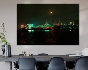 Ginga Bobcat Chemikalientankschiff bei Nacht im Hafen von Rotterdam 1 von Anouschka Hendriks