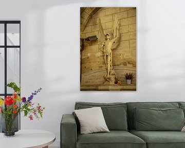 Statue der Jeanne d'Arc in einer Kirche in Frankreich als Denkmal für den Ersten Weltkrieg von Joost Adriaanse