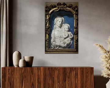 Keramiek tableau Maria met kind Jezus in kerk in Lucca, Italië van Joost Adriaanse
