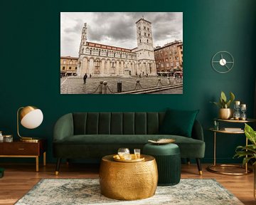 Kerk San Michele in Foro in centrum van Lucca, Toscaan, Italië van Joost Adriaanse