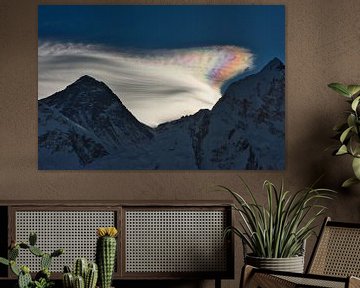 Wolkenpracht tussen Mount Everest en Nuptse van Peter Slagboom