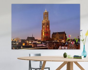 Stadtbild von Utrecht mit rot-weißem Domturm, Foto 4 von Donker Utrecht
