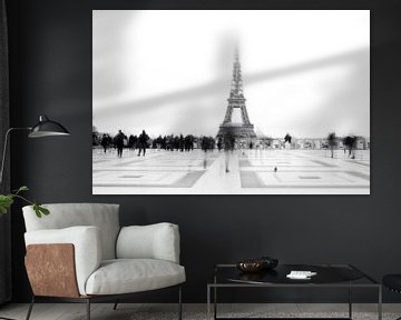 De tijd gaat voorbij bij de Eiffeltoren, Parijs van Nynke Altenburg