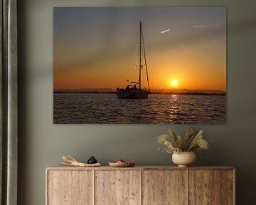 Zeilboot met zonsondergang van Kiki Hendriks