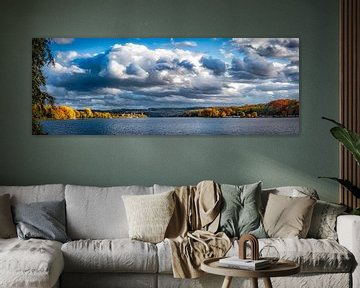 Panorama Baldeneysee in Essen Ruhrgebied met dramatische stormwolken van Dieter Walther