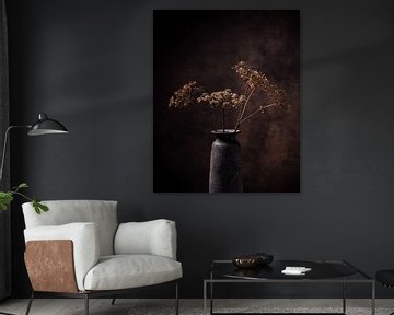 Dried hogweed in a rustic vase. by Henk Van Nunen Fotografie