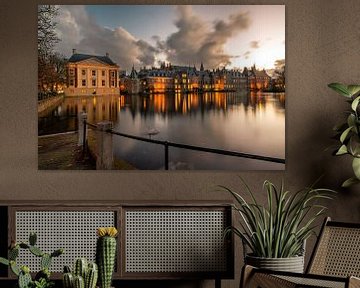 Binnenhof with the Hofvijver in the foreground and the Mauritshuis on the left.