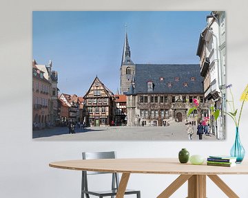 Duitsland: Werelderfgoedstad Quedlinburg - Marktplein met stadhuis en marktkerk St. Benedikti van t.ART
