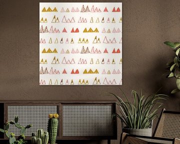 Modernes Muster mit Dreiecken in Pastellfarben in Rosa, Senfgelb, Pfirsich von Dina Dankers