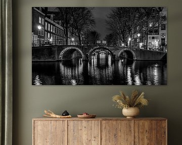 Brug over de Herengracht in Amsterdam van Peter Bartelings