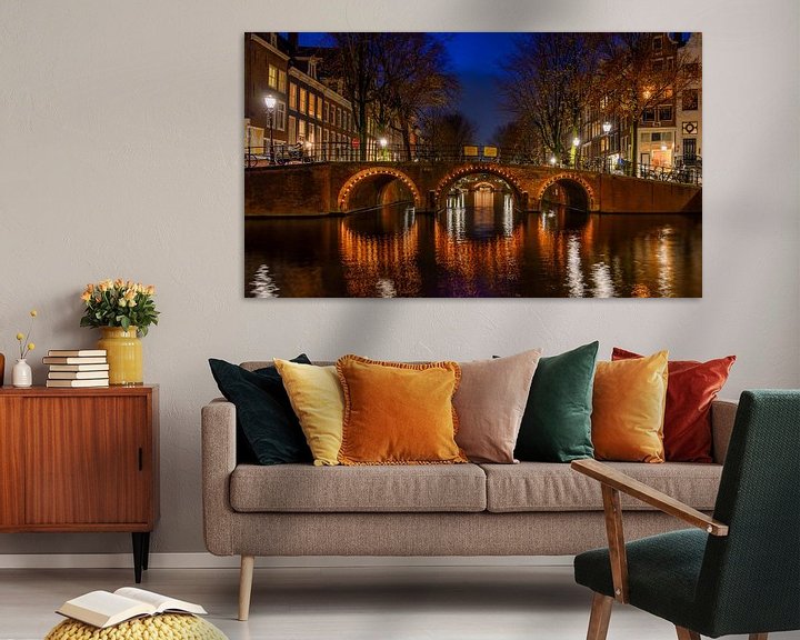Sfeerimpressie: Brug over de Herengracht in Amsterdam van Foto Amsterdam/ Peter Bartelings