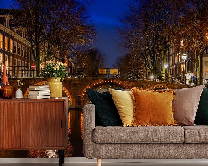 Sfeerimpressie behang: Brug over de Herengracht in Amsterdam van Foto Amsterdam/ Peter Bartelings