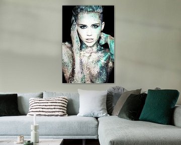 Miley Cyrus Modernes abstraktes Porträt in Silber Blau von Art By Dominic