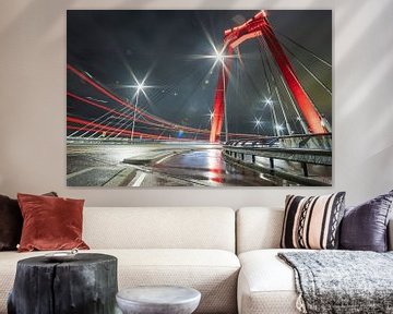 Rode lichten op de rode Willembrug in Rotterdam van Karin Riethoven