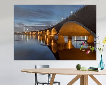 Pont de la ville De Oversteek Nijmegen à marée haute