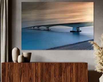 zonsopkomst achter de Zeelandbrug, de langste brug van Nederland van gaps photography