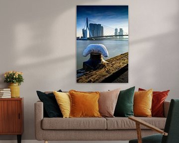 Die Skyline von Rotterdam entlang der Maas mit der charakteristischen Erasmusbrücke und der modernen von gaps photography