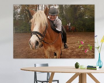 Entraînement avec le Haflinger marron clair à la crinière beige