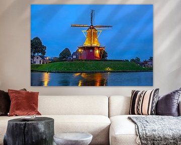 Molen De Hoop in historisch Dokkum bij avond van Eye on You