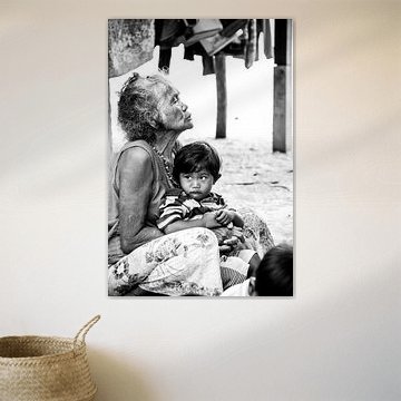 Thailand, Frau mit kleinem Kind schwarz und weiß minimalistisches Leben von Lindy Schenk-Smit