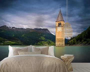 Kerktoren in de Reschensee, Italie van Lex van Lieshout