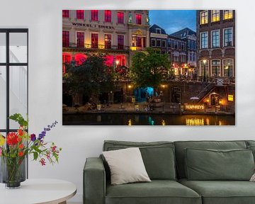 Ambiance de soirée à Utrecht Oudegracht Winkel van Sinkel et Hôtel de Ville sur Russcher Tekst & Beeld