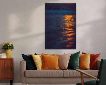 reflectie van ondergaande zon op golvend zeewater van Margriet Hulsker