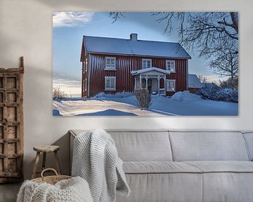 Maison rouge suédoise en hiver sur Geertjan Plooijer
